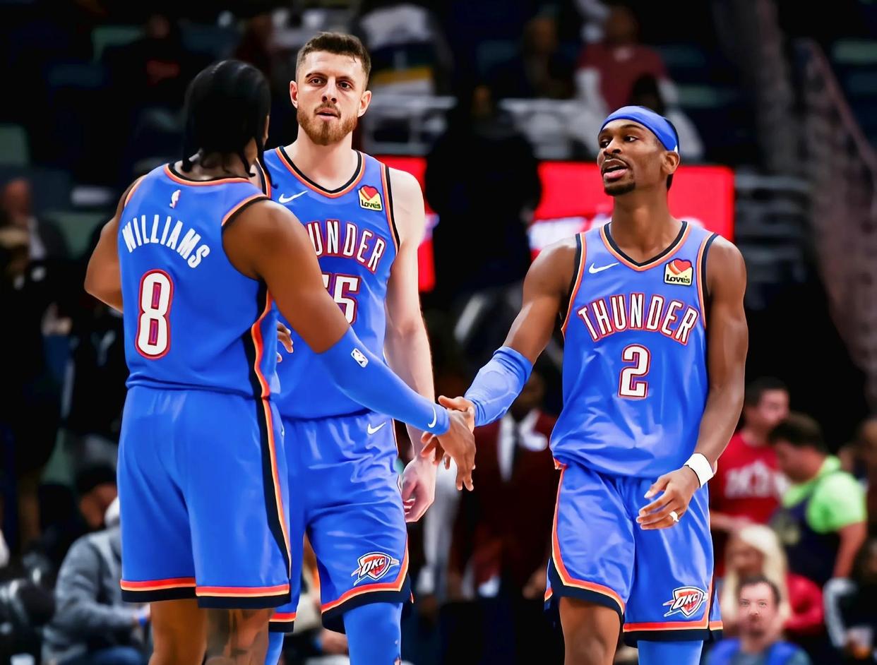 莱万：我经常带伤上场，肋骨骨折也硬撑；不着急决定未来（莱万：带伤出战成常态，肋骨骨折也咬牙撑；未来去向不急于定）