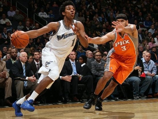 老鹰全民皆兵取关键胜利（老鹰多点开花拿下关键一战）