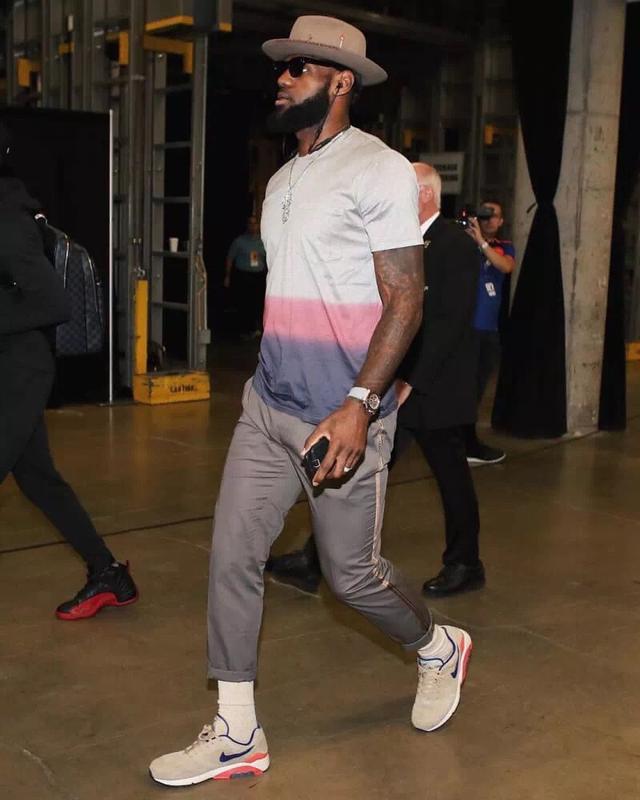 反客为主！韦尔勾手命中 热火持续发力打出10-0攻击波占据主动（韦尔勾手命中点燃攻势，热火轰出10-0高潮掌控局面）