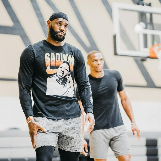 村超展现中国足球真实水平，与体制内形成鲜明对比（村超呈现中国足球的本来面貌，与体制足球形成强烈反差）