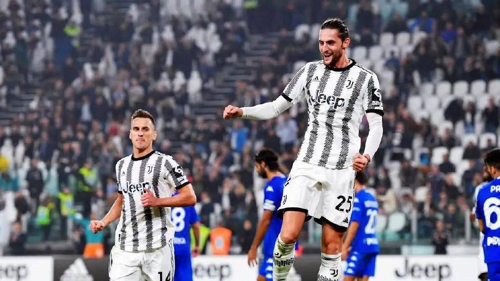 媒体人晒视频：赛后蒯纪闻安慰山东U20球员，很有大将风度（媒体人晒视频：蒯纪闻赛后安慰山东U20队员，尽显大将之风）