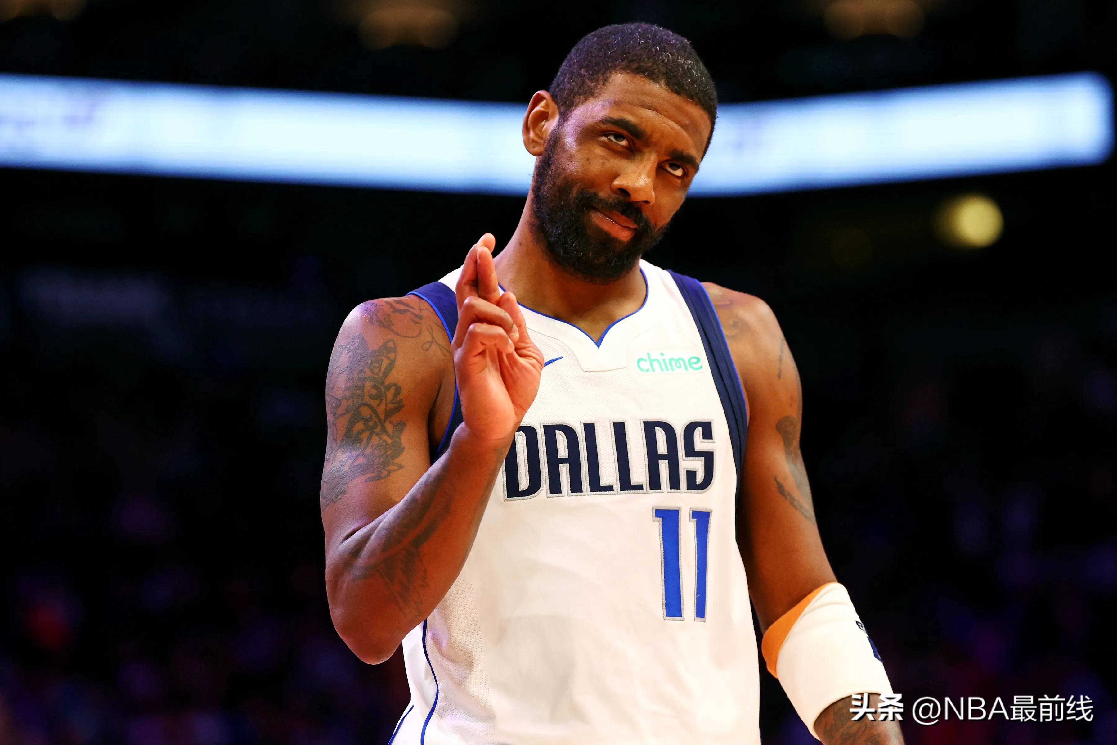 雷霆强势反扑，瞬间点燃比赛激情（雷霆强势逆袭，瞬间引燃赛场激情）