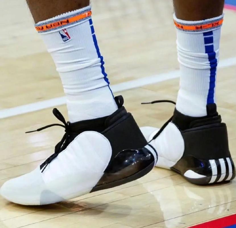 记者：因伤落选的马斯坦托诺仍加入阿根廷队的训练营（记者：尽管因伤未入选，马斯坦托诺仍赴阿根廷队训练营）