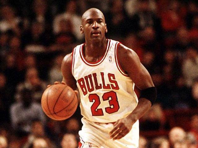 替补球员关键时刻破门逆转比赛（替补奇兵关键一击助队完成逆转）